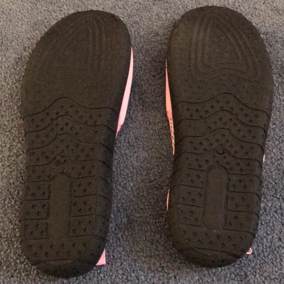 NWOT Water Shoes (7-8) - Picture 4 of 5